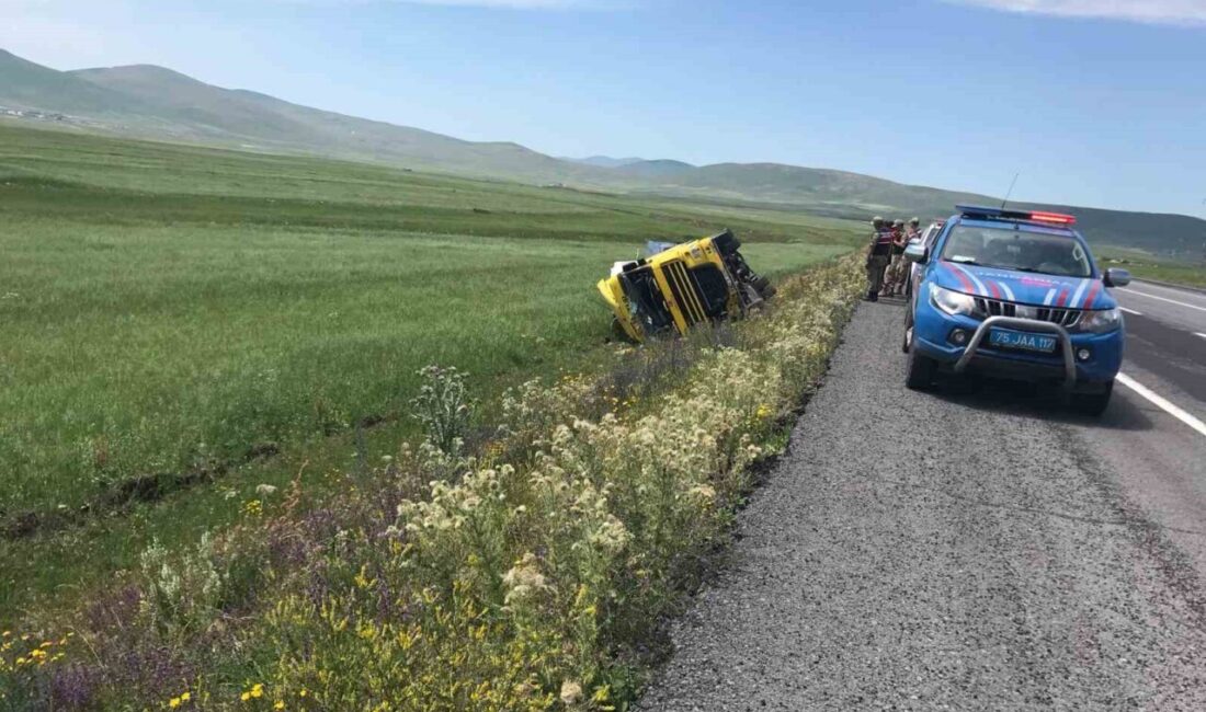 Ardahan-Kars karayolunda tırın şarampole devrildiği kazada 1 kişi yaralandı. Kaza,