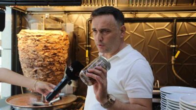 Yıllar önce Artvin’den Rize’ye getirdiği kuzu döner kültürünü telefonlarla aldığı