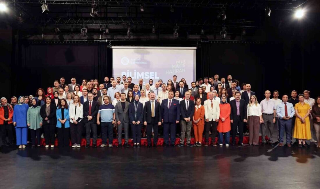 Gerçekleştirdikleri bilimsel çalışmalarla üniversite ismini üst sıralara taşıyan akademisyenleri ödüllendiren