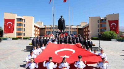 Türkiye Cumhuriyeti’nin kurucusu Mustafa Kemal Atatürk’ün Erzincan’a gelişinin 106’ncı yıl