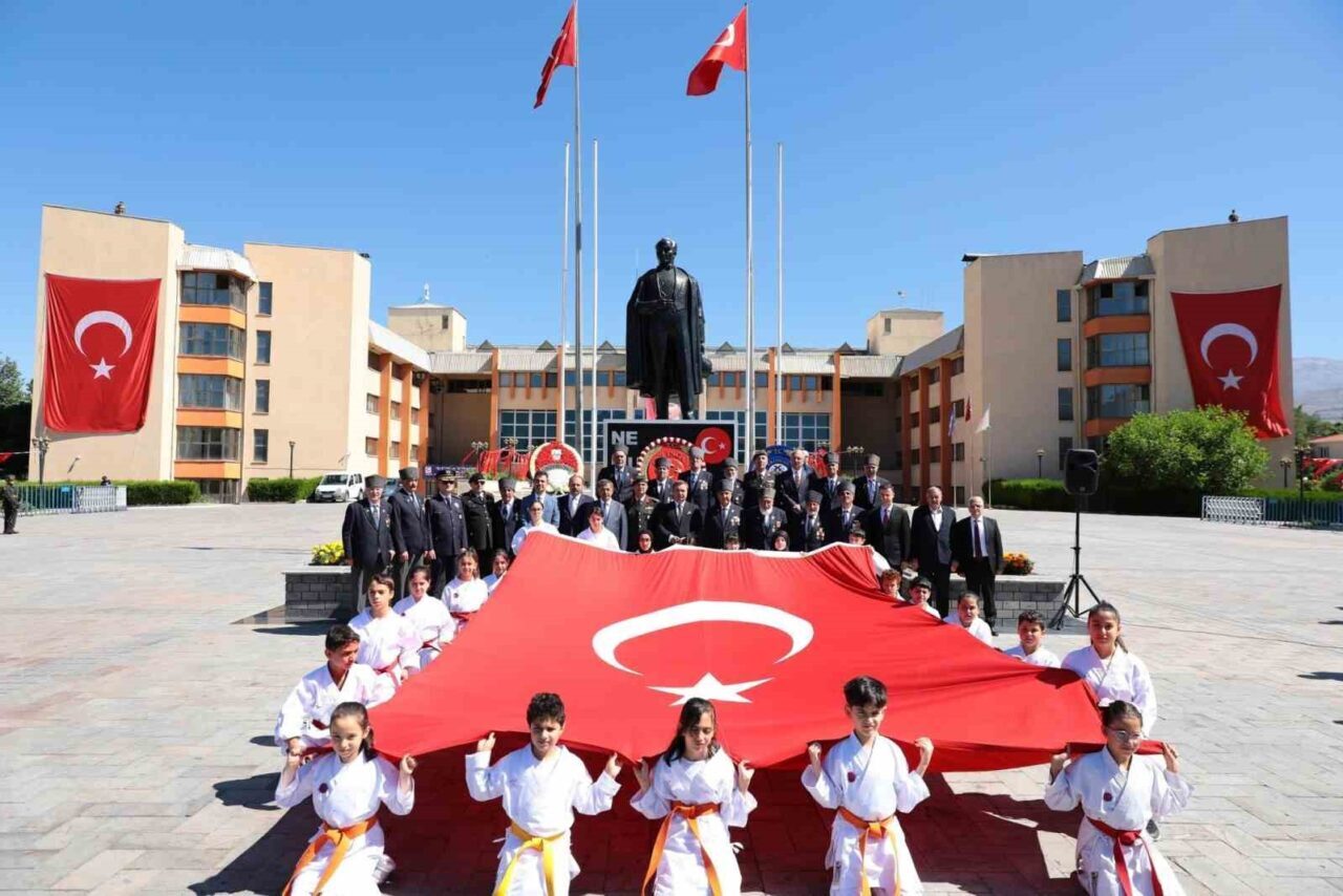 Türkiye Cumhuriyeti’nin kurucusu Mustafa Kemal Atatürk’ün Erzincan’a gelişinin 106’ncı yıl
