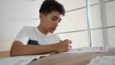 Bayburt Şehitler Ortaokulu öğrencisi Hasan İmamoğlu, disiplinli ve azimli çalışmayla