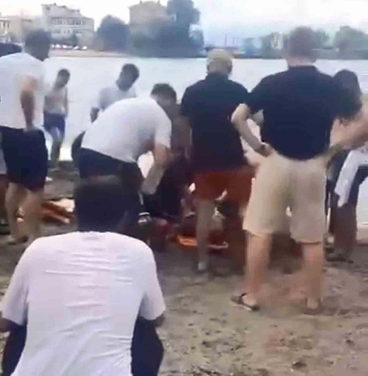 Ordu’nun Fatsa ilçesine bağlı Bolaman Mahallesi’nde denizde boğulma tehlikesi geçiren