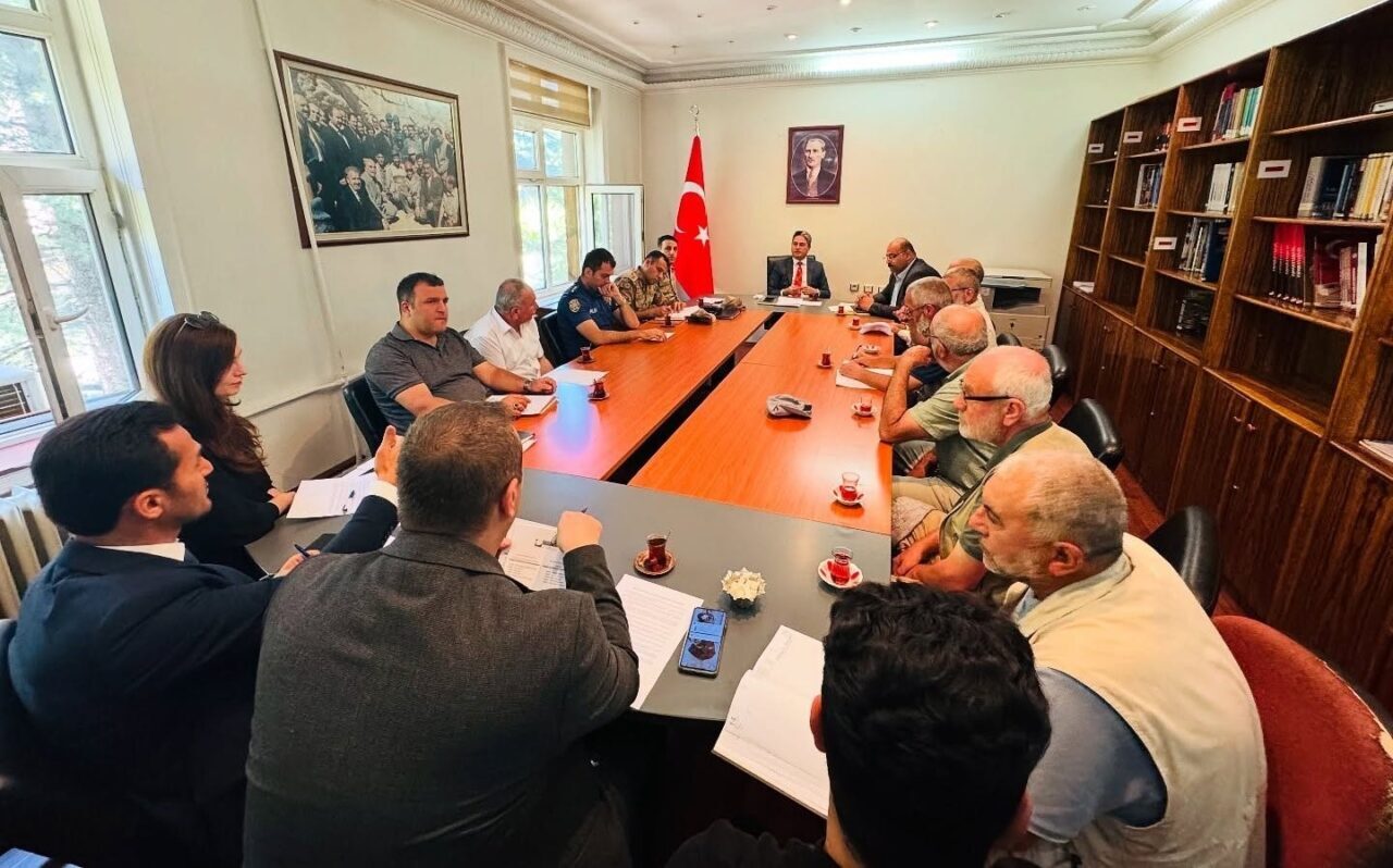 Kemaliye Kaymakamı Emirhan Arıkan, Başbağlar Şehitlerini Anma Programı öncesi güvenlik