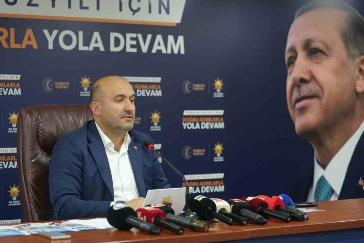 AK Parti Eskişehir İl Başkanı Gürhan Albayrak, Leman Dergisi’nde yayınlanan