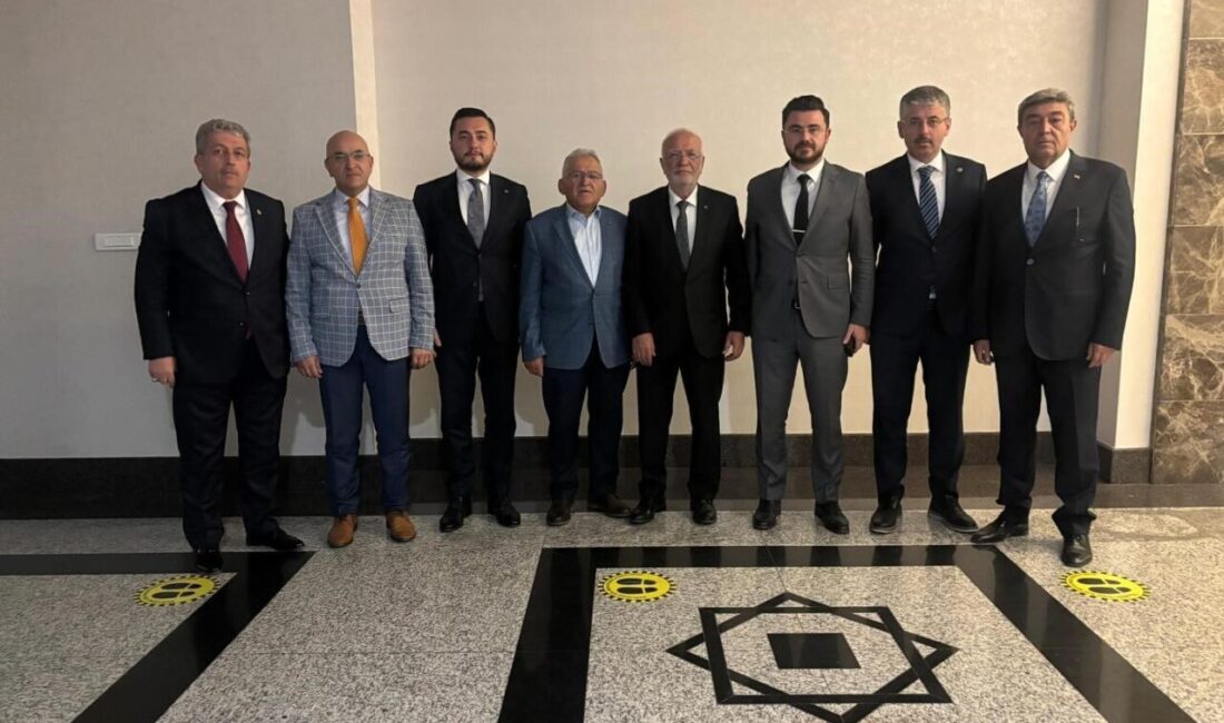 Başkan Büyükkılıç, Başkentte Kayseri için güç birliği mesajı verdi Kayseri Büyükşehir Belediye Başkanı Dr. Memduh Büyükkılıç, Ankara’da Genişletilmiş İl
