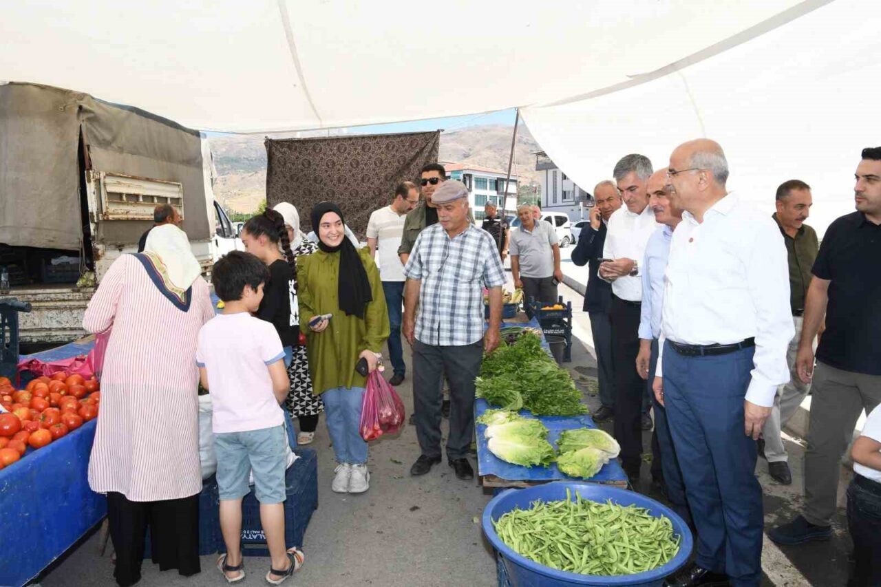 Malatya Büyükşehir Belediye Başkanı Sami Er, Kale ilçesini ziyaret ederek,