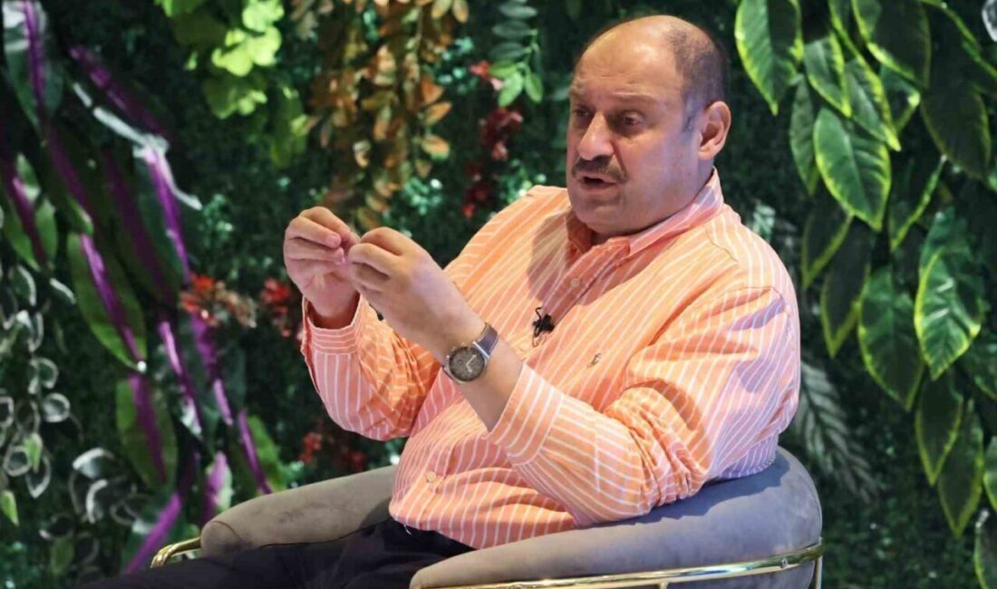 Şanlıurfa Büyükşehir Belediye Başkanı Mehmet Kasım Gülpınar, Bilim Merkezi’nde gençlerle