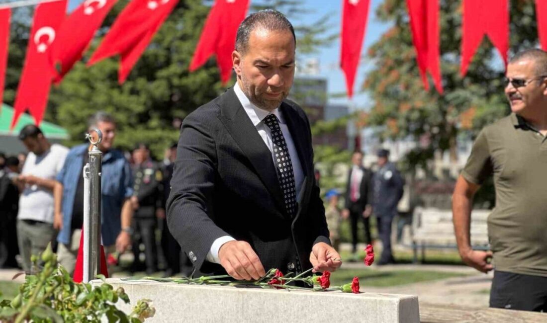 Başkan Özdemir: “O karanlık gecede sadece darbe girişimi engellenmedi” Niğde Belediye Başkanı Emrah Özdemir, 15 Temmuz Demokrasi ve Milli