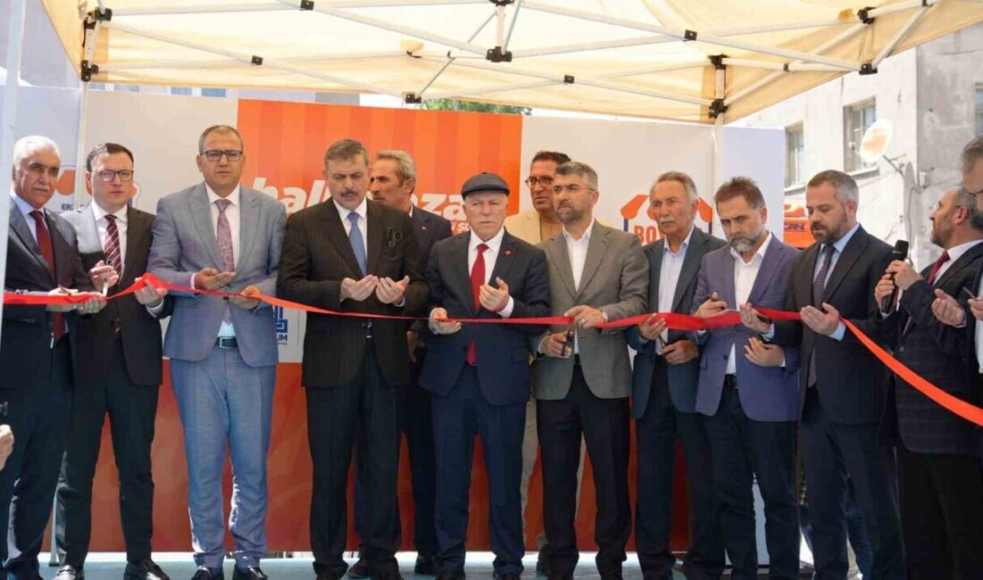 Erzurum Büyükşehir Belediyesi, dördüncü halk pazarını Sanayi Semti’nde açtı. Erzurum’da
