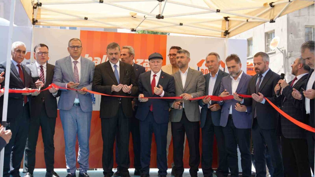 Erzurum Büyükşehir Belediyesi, dördüncü halk pazarını Sanayi Semti’nde açtı. Erzurum’da
