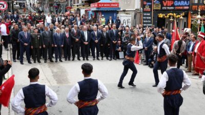 Türkiye Cumhuriyeti’nin banisi Gazi Mustafa Kemal Atatürk’ün Erzurum’a gelişinin 106’ıncı