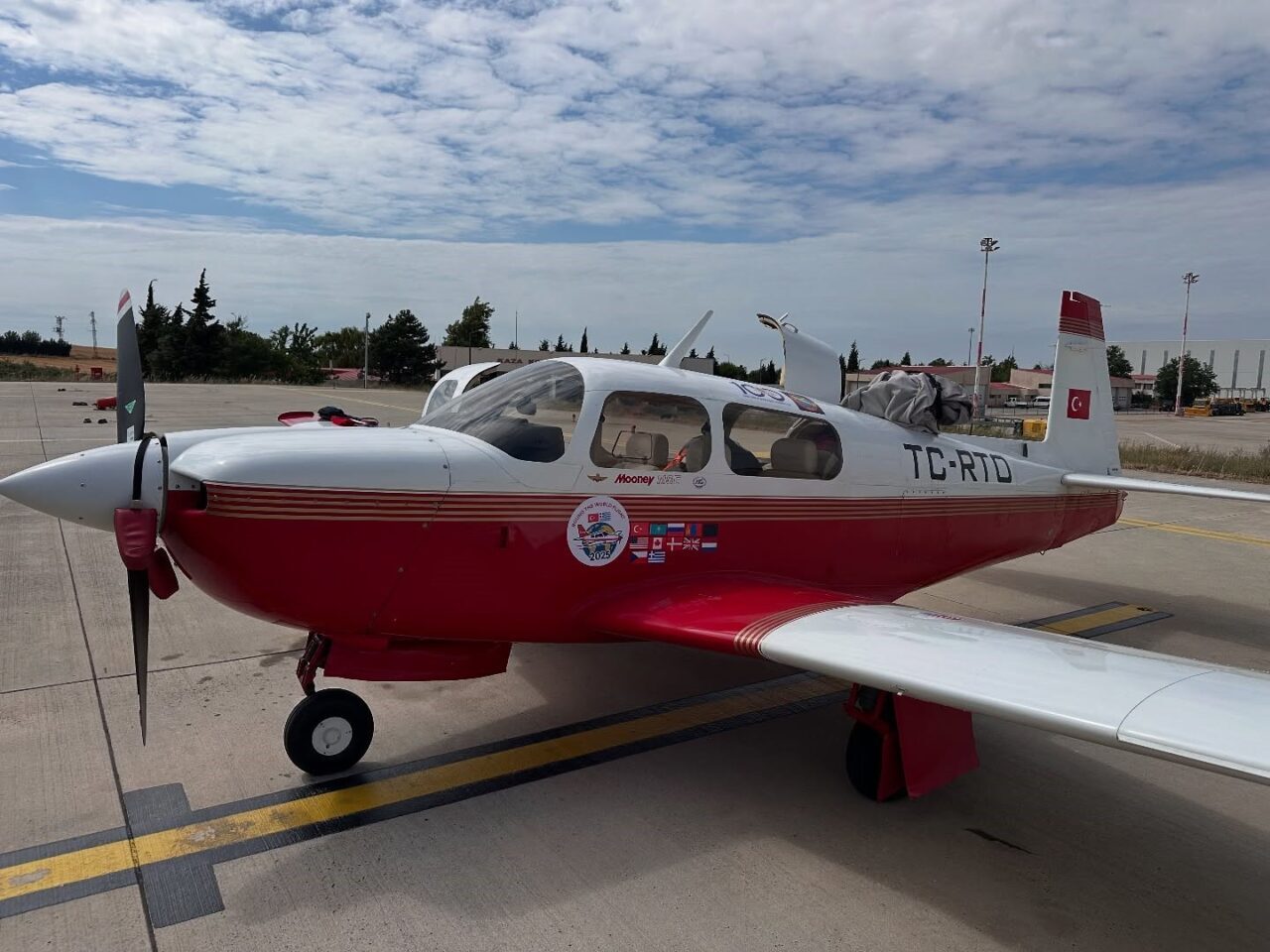 Bayburt Valiliği, özel bir jet uçağın Bayburt-Rize-Erzurum sınır hattında düştüğünü,
