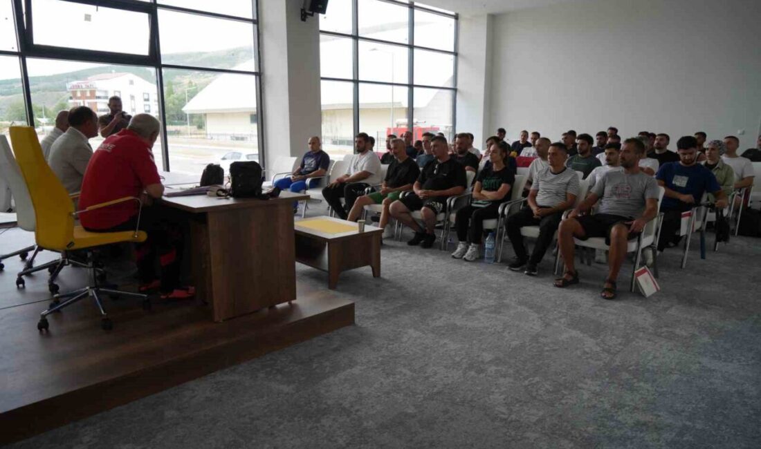 Türkiye Boks Federasyonu tarafından Bayburt’ta düzenlenen 1. Kademe Yardımcı Boks