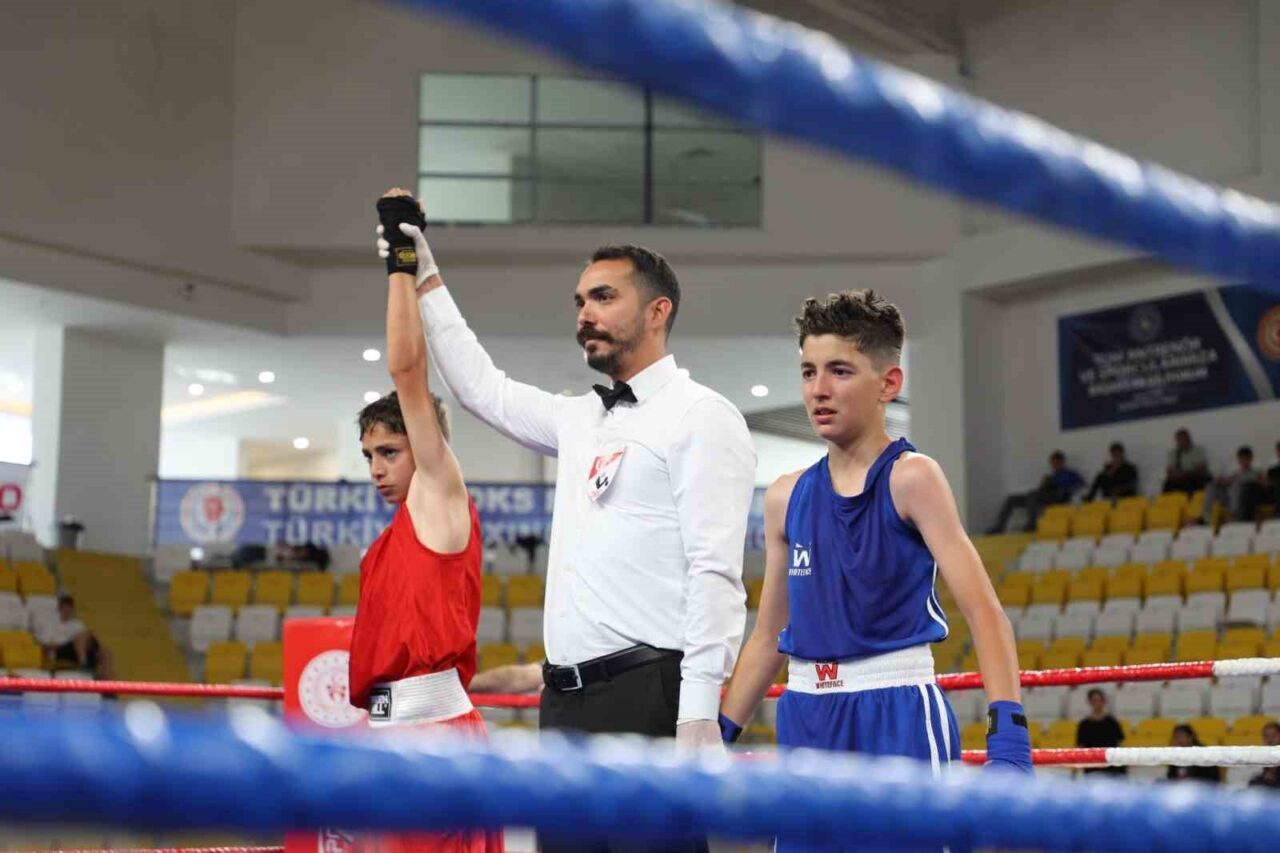 Türkiye Boks Federasyonu tarafından Bayburt’ta düzenlenen Üst Minik Erkekler ve