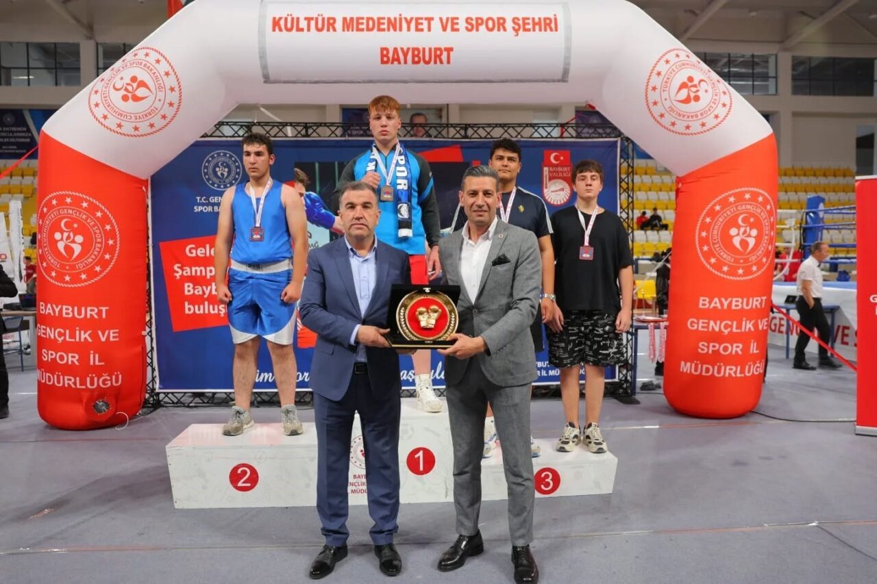 Türkiye Boks Federasyonu tarafından Bayburt’ta düzenlenen Üst Minik Erkekler ve