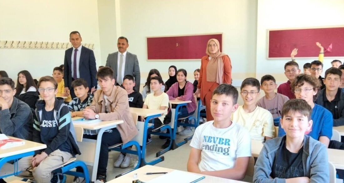 Bayburt’ta öğrencilerin akademik ve sosyal gelişimlerine katkı sunmak amacıyla ’Yaz