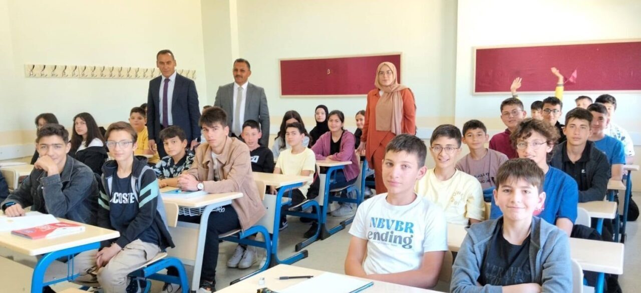 Bayburt’ta öğrencilerin akademik ve sosyal gelişimlerine katkı sunmak amacıyla ’Yaz