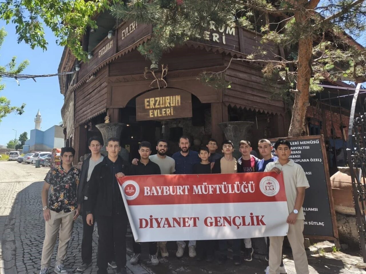Bayburt Müftülüğü Gençlik Koordinatörlüğü, lise öğrencilerine yönelik gezi programı düzenledi.