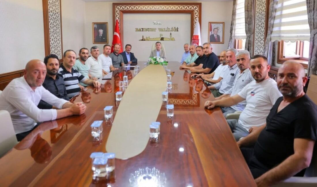 Bayburt’ta öğrenci ve yolcu taşımacılığı yapan servis şoförlerine yönelik bilgilendirme