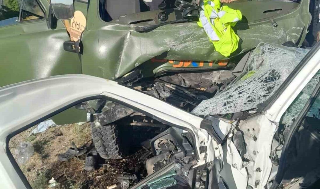 Bayburt’ta meydana gelen trafik kazasında anne ve oğlu hayatını kaybederken,