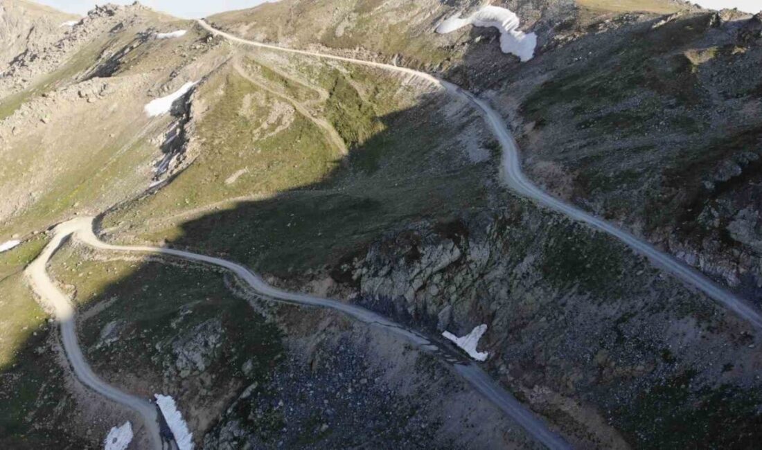 Bayburt’un Üzengili Yaylası’ndan Trabzon’a ulaşım sağlanan stabilize yolun bozuk oluşu,