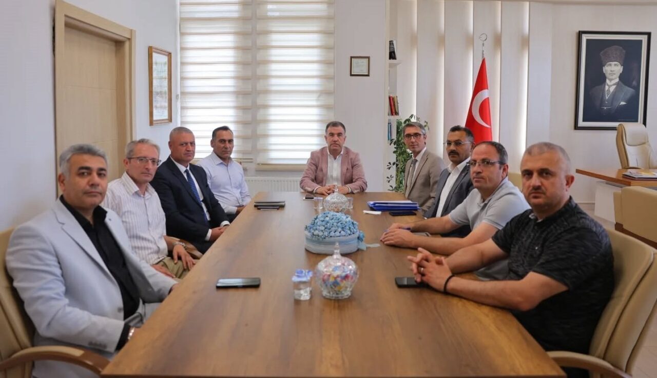 Bayburt’ta yeni eğitim-öğretim yılı hazırlıkları kapsamında değerlendirme toplantısı yapıldı. Toplantıda,