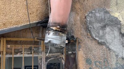 İstanbul Beyoğlu’nda bir iş yerinin bacasında çıkan yangın paniğe neden