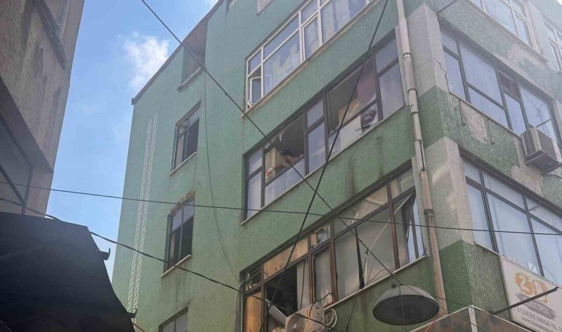 Beyoğlu’nda bir işyerindeki tüpün patladığı anın yeni görüntüleri ortaya çıktı.