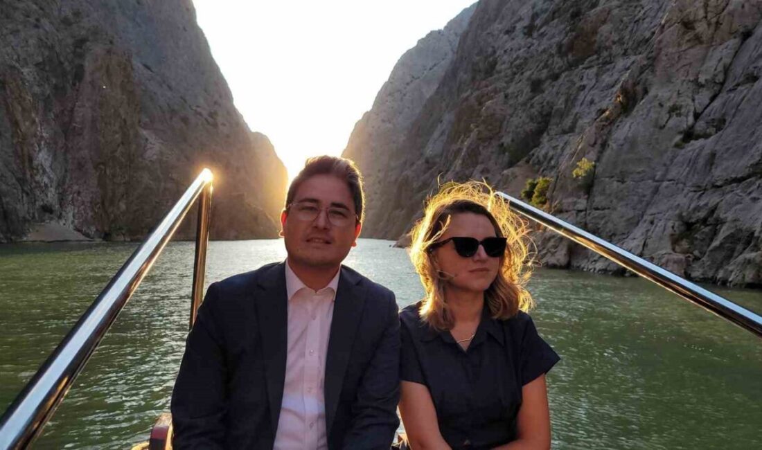 Yılın sadece 10 gününe münhasır Karanlık Kanyondaki gün batımını görmek