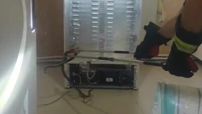 Gümüşhane’de bir evin mutfağındaki buzdolabının motor kısmına giren yılan, itfaiye