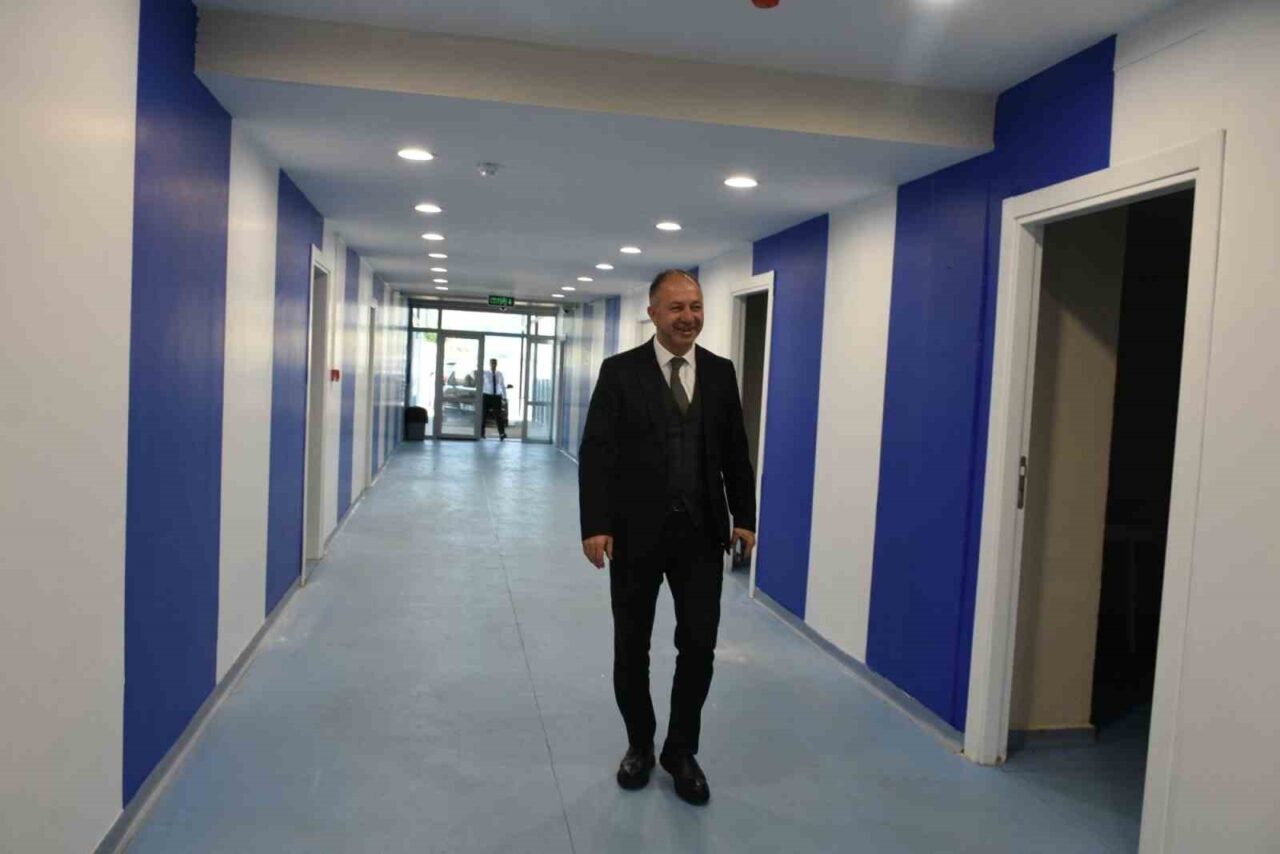 Erzurum Gençlik ve Spor İl Müdürü Levent Çakmur, yoğun mesaisinde