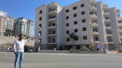 Hatay’ın Kırıkhan ilçesinde yıkımı gerçekleştirilecek olan ağır hasarlı 5 katlı