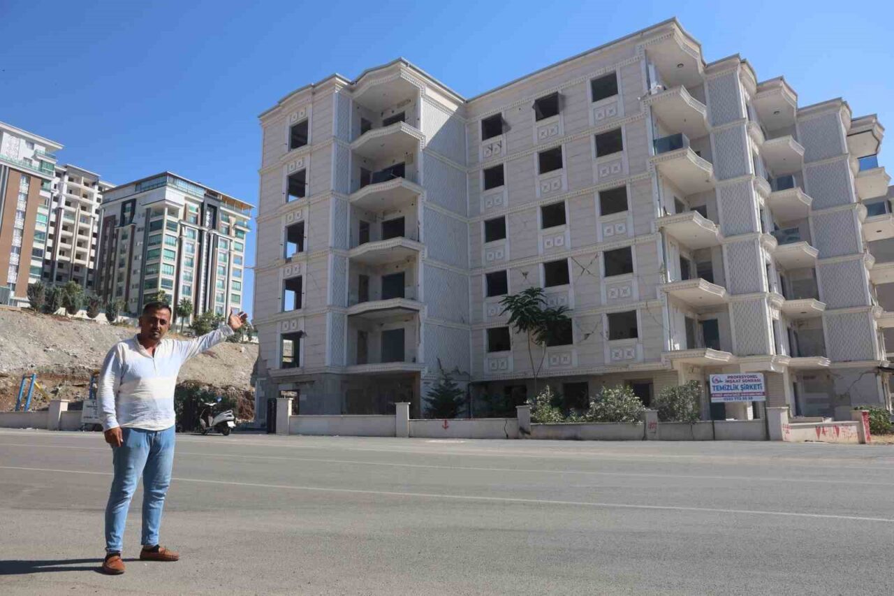 Hatay’ın Kırıkhan ilçesinde yıkımı gerçekleştirilecek olan ağır hasarlı 5 katlı
