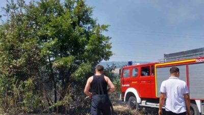 Zonguldak’ın Çaycuma ilçesine bağlı Dereköseler Köyü’nde ormanlık alanda çıkan yangın