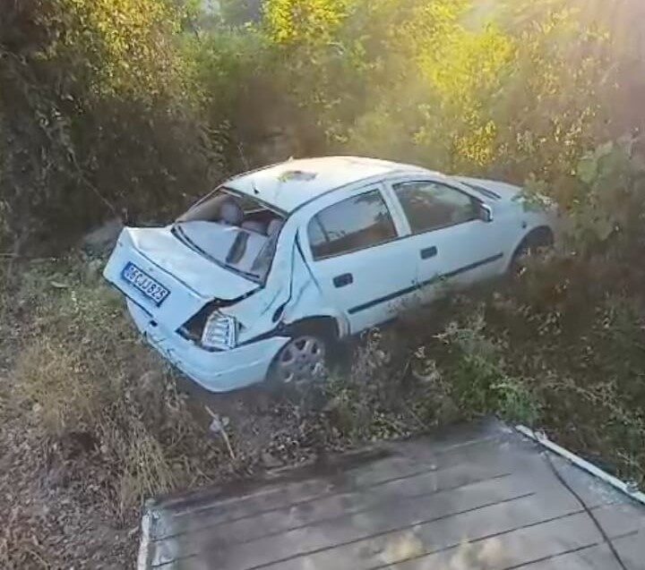 Zonguldak’ın Çaycuma ilçesinde meydana gelen trafik kazasında direksiyon hakimiyetini kaybeden