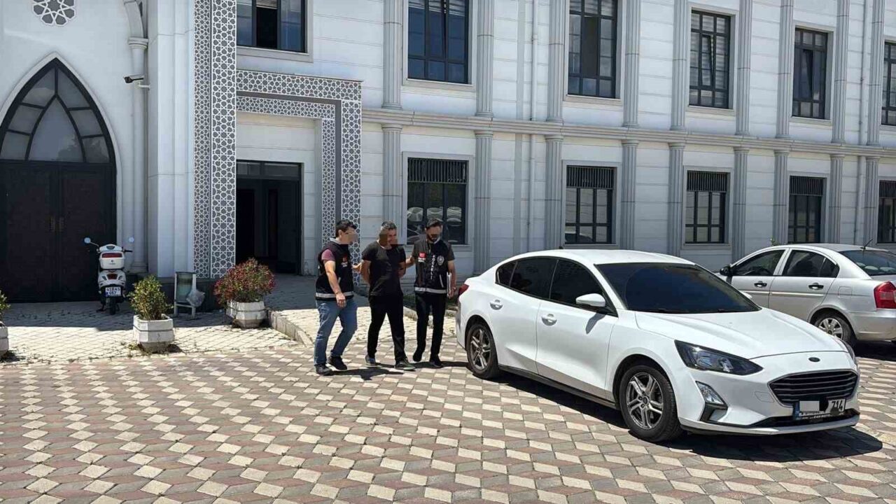 Kocaeli’nin Çayırova ilçesinde tartıştığı şahsı bıçaklayarak öldüren zanlı tutuklandı. Olay,