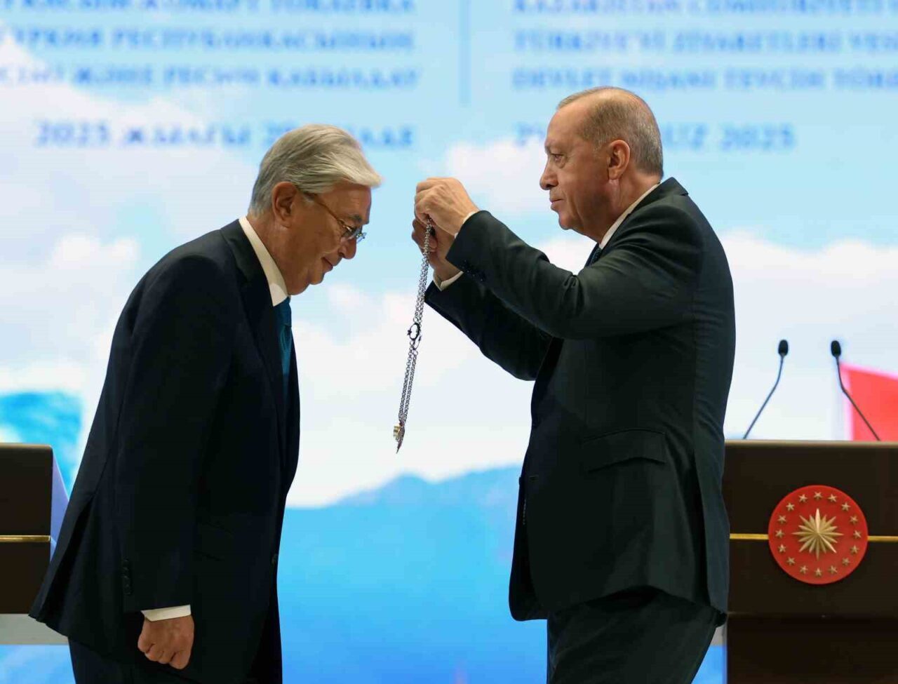 Cumhurbaşkanı Recep Erdoğan tarafından Kazakistan Cumhurbaşkanı Kasım Cömert Tokayev’e Devlet