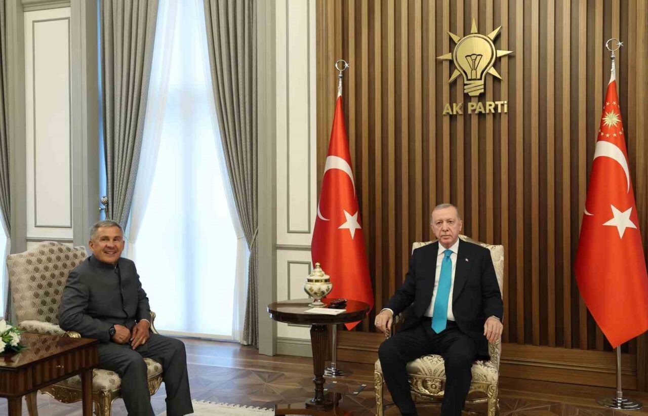 Cumhurbaşkanı Recep Tayyip Erdoğan, Tataristan Cumhurbaşkanı Rüstem Minnihanov ile bir