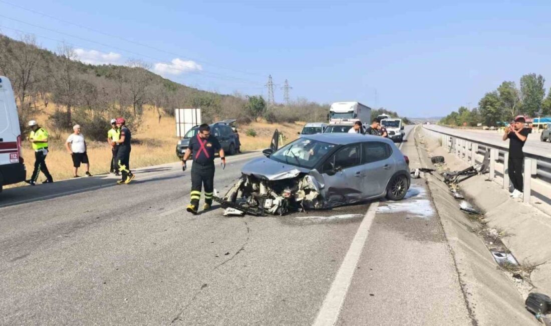 Kastamonu’nun Tosya ilçesi D100 karayolunda otomobilin orta refüjdeki “v” kanala
