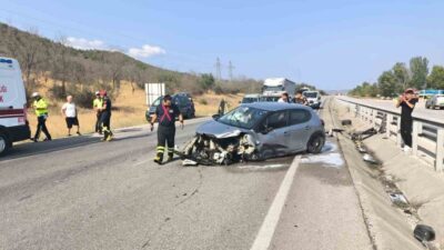 Kastamonu’nun Tosya ilçesi D100 karayolunda otomobilin orta refüjdeki “v” kanala