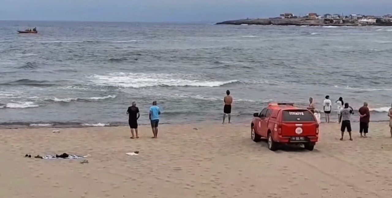 Kocaeli’nin Kandıra ilçesinde denize girdikten sonra boğulma tehlikesi geçiren 3