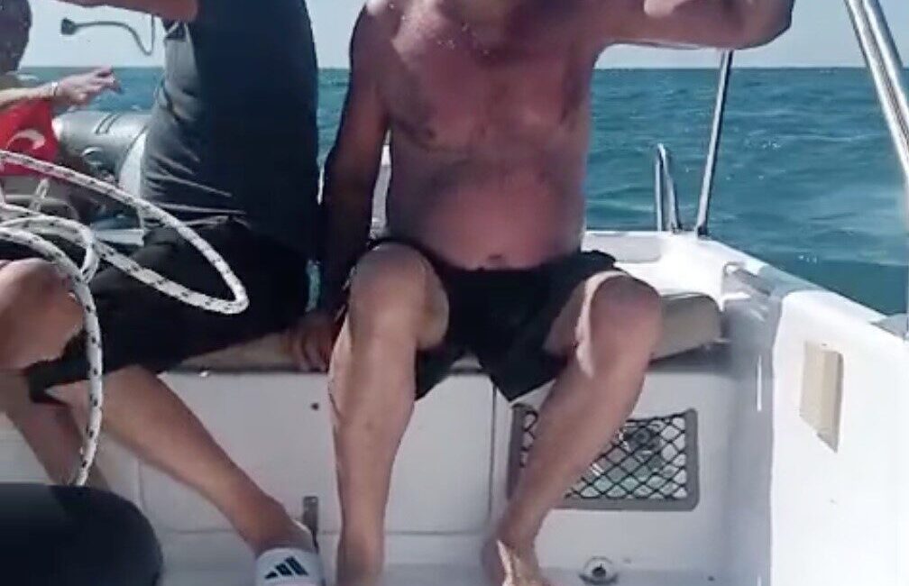 Kastamonu’nun Cide ilçesinde serinlemek için girdiği denizde boğulma tehlikesi geçiren