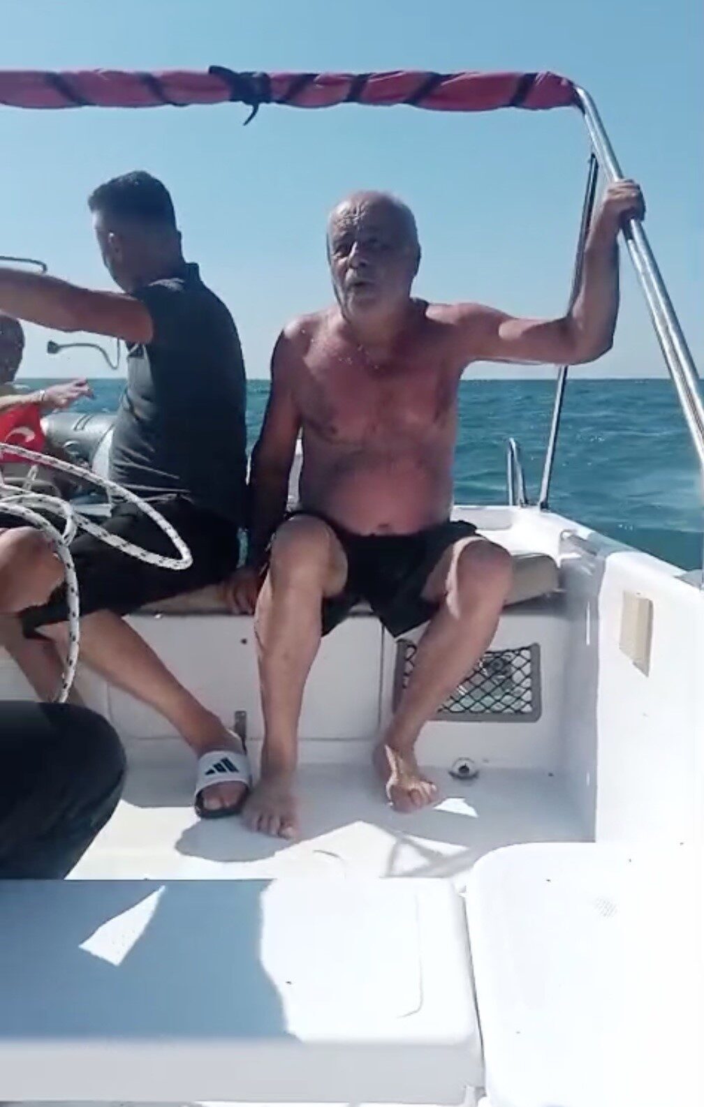 Kastamonu’nun Cide ilçesinde serinlemek için girdiği denizde boğulma tehlikesi geçiren