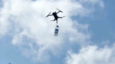 Rize’de çay müstahsili eve uzak olan arazisine dron ile su
