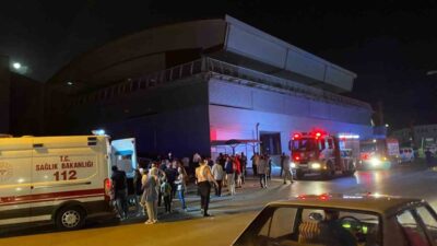 Kocaeli’nin Körfez ilçesinde bir düğün salonunun asansör bölümünde çıkan yangın