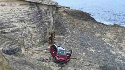 Kocaeli’nin Kandıra ilçesinde içesinde 4 kişinin bulunduğu otomobil, Pembe Kayalar’dan