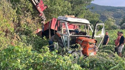 Amasya’nın Taşova ilçesinde devrilen traktörün sürücüsü, kaldırıldığı hastanede hayatını kaybetti.