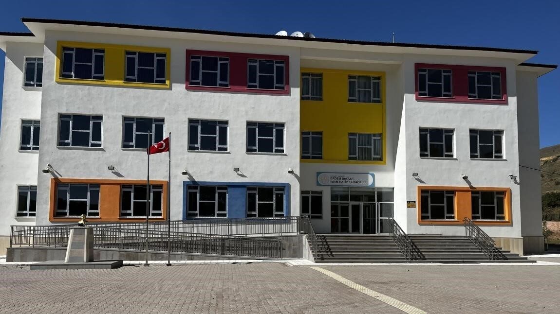 Erdem Beyazıt İmam Hatip Ortaokulunda bu yıl 12 öğrenci hafızlık