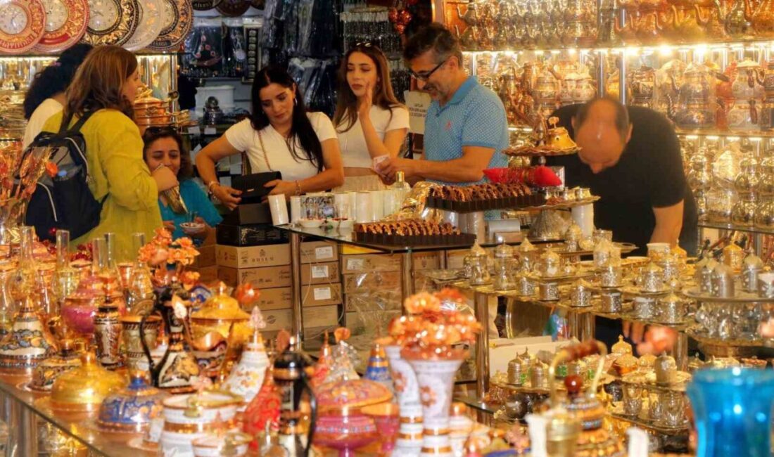 Erzincan Bakırcılar Çarşısı, yıllardır yankılanan bakır ustalarının çekiç sesleriyle anılırken,